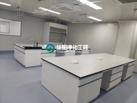 實(shí)驗室家具中的壁掛式洗眼器都有哪些功能特點(diǎn)